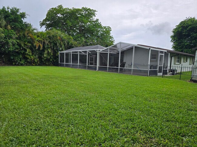 Building Photo - 939 Hibiscus Dr