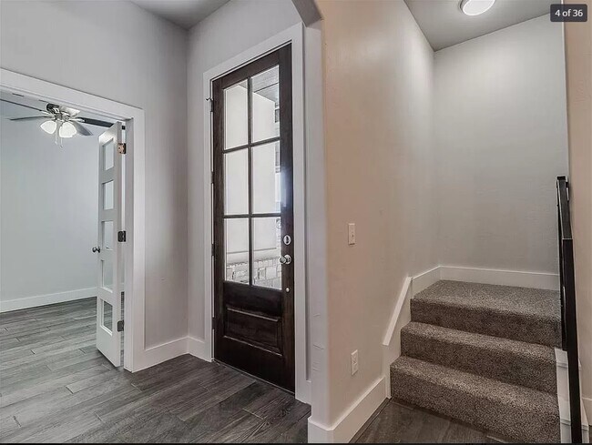 Building Photo - 2605 NE 14th St