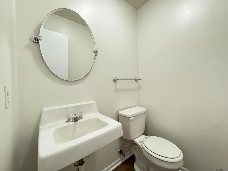 Building Photo - 1732 Manor Oak Dr