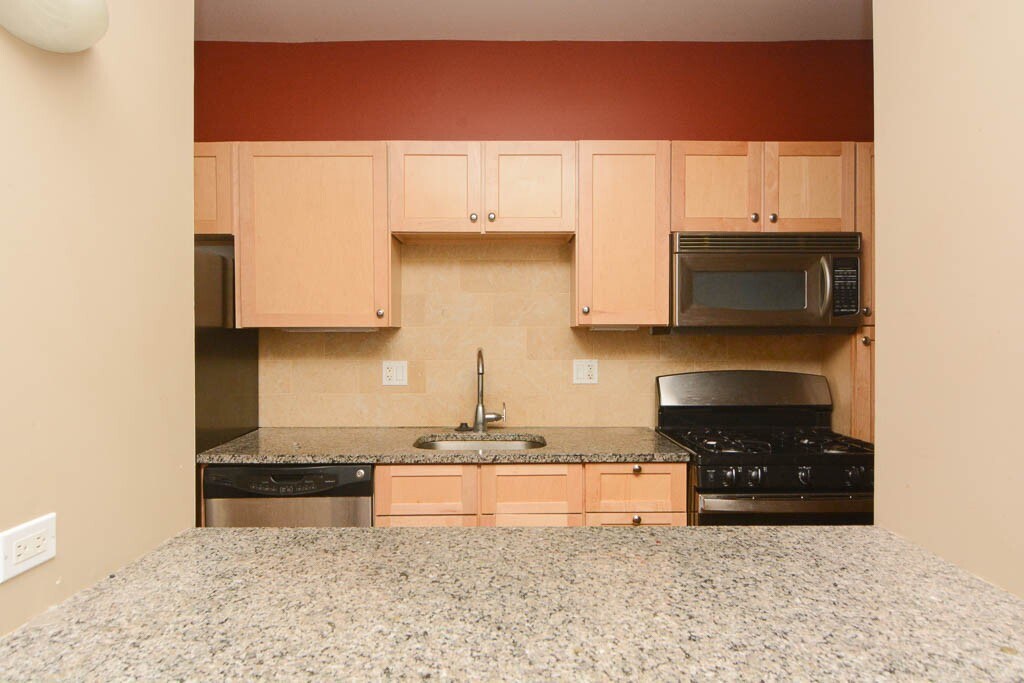 Building Photo - 726 W Addison St