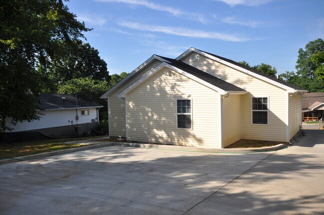 Building Photo - 501 Addison Ave