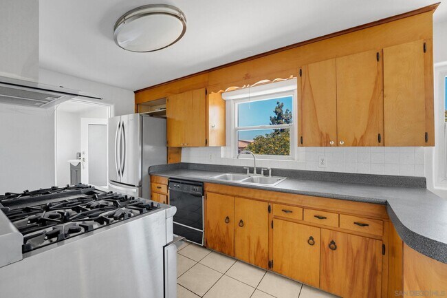 Building Photo - 2530 Pruett Dr