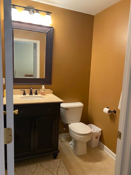 Powder room on main floor - 1533 Crest Park Ct