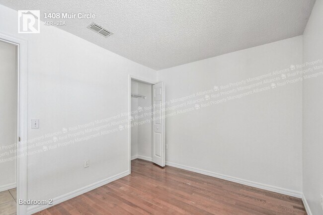 Building Photo - Charming 4-Bedroom Ranch with a Spacious L...
