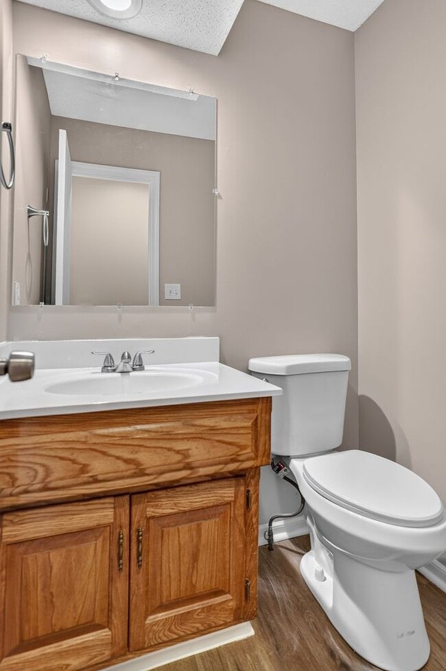 Building Photo - Renovated 3BR/2.5BA Townhome in Blue Valley Schools with Full Basement & 2-Car Garage