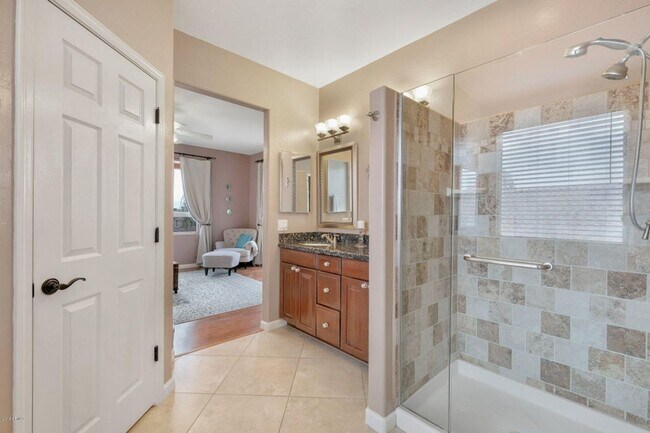 Building Photo - Nice Chandler home with Sparkling Swimming...