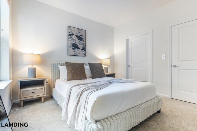 Building Photo - 4921 Pretty Lake Ave