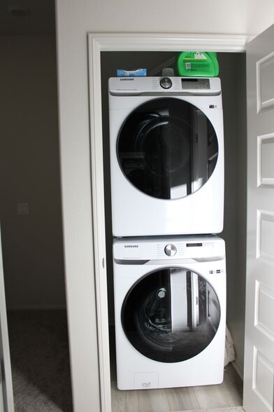 Building Photo - 40885 Melrose Dr