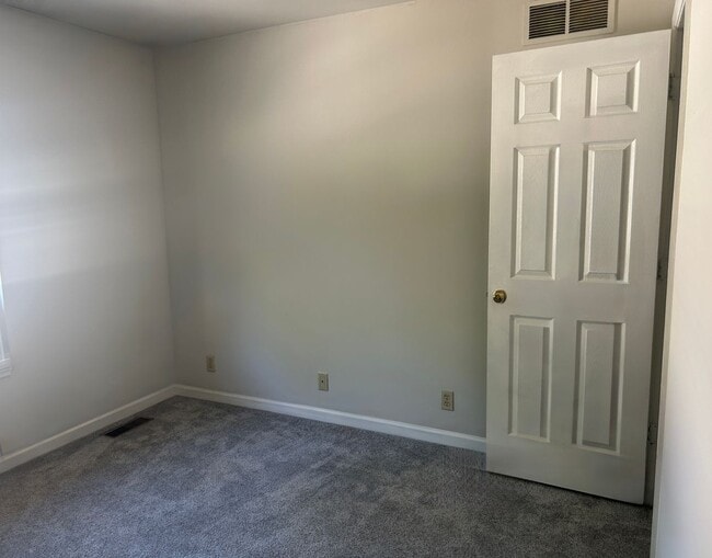 Building Photo - Now leasing for August 2026!
