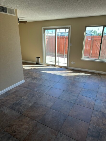 Building Photo - 4858 N Winery Cir