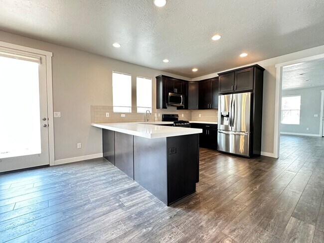 Building Photo - Amazing Home Available in the Heart of Highland UT!