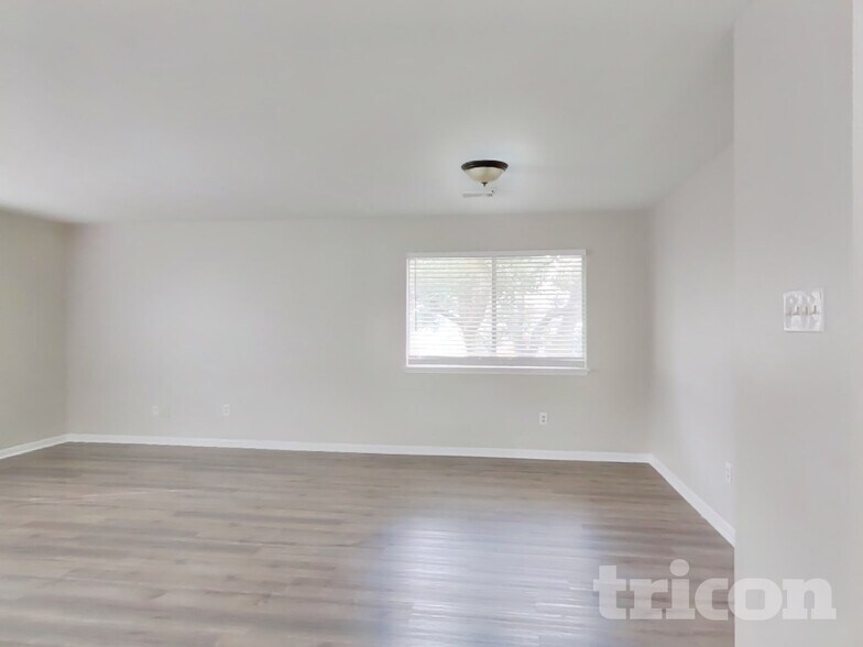 Building Photo - 5911 Klamath Falls Ct