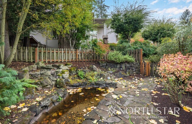Building Photo - Spacious Elegance in Lake Oswego