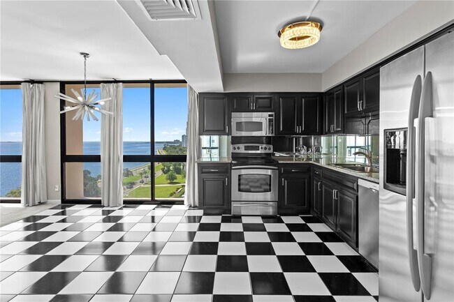 Building Photo - 3301 Bayshore Blvd