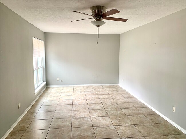 Building Photo - 7414 Carew St