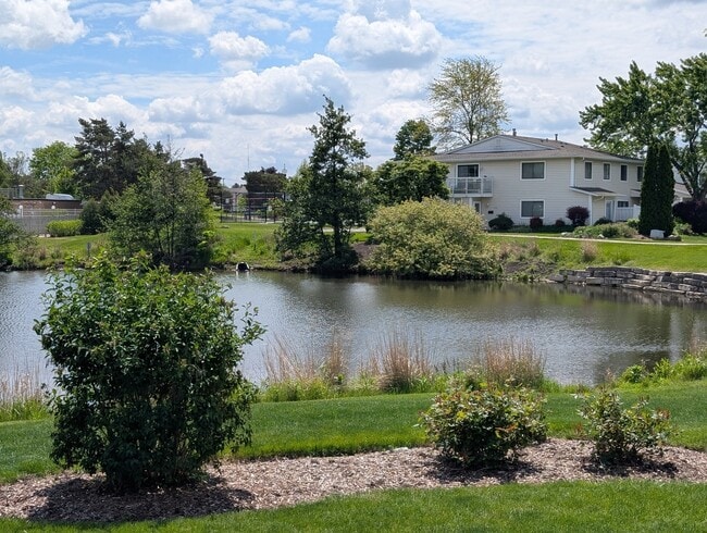 Building Photo - 323 Bayview Point