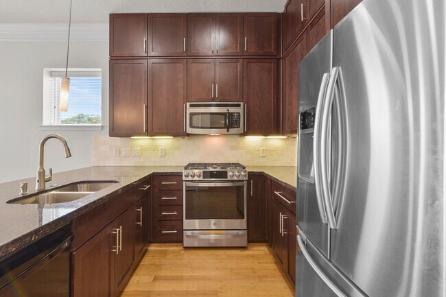 Building Photo - Luxury & Location: Spacious Home Minutes f...