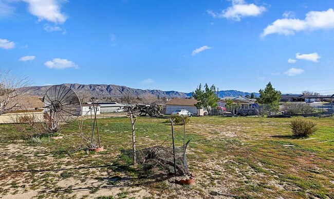 Building Photo - 3 BEDROOM HESPERIA HOME
