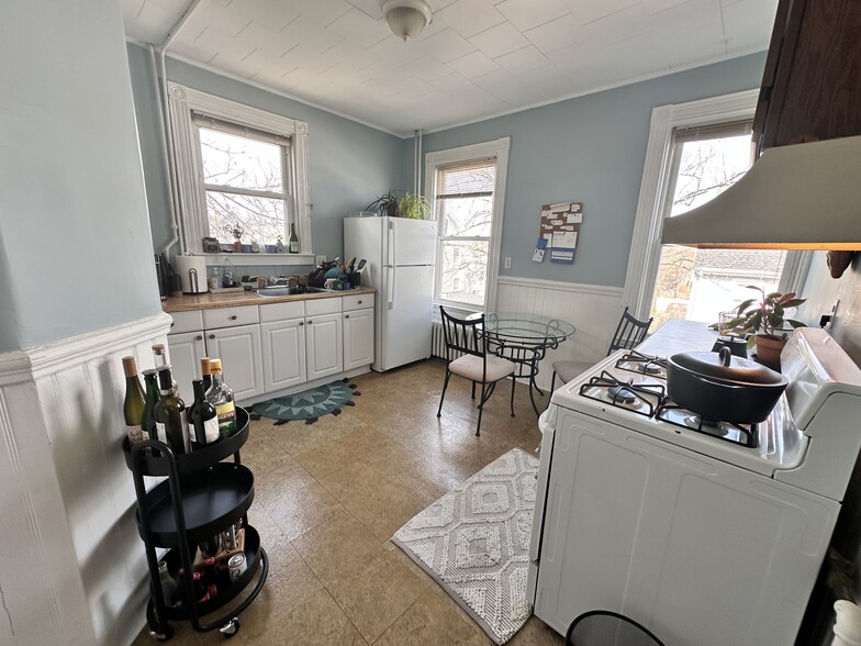Building Photo - 4 Montcalm Ave