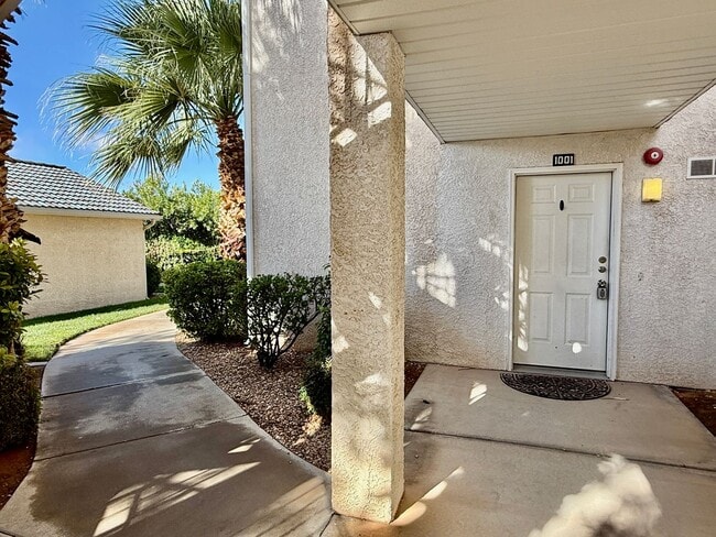 Building Photo - 1-BR Available for Long Term Rental in Coveted Las Palmas Community