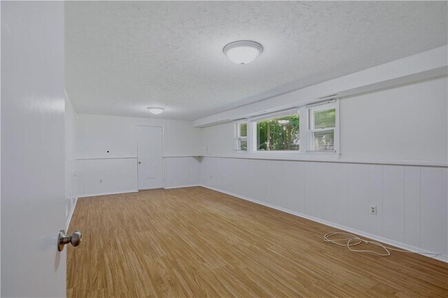 Building Photo - 117 Canonchet Dr