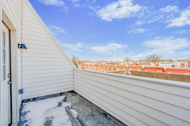 Building Photo - 5412 Delancey St