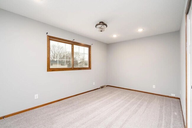 Building Photo - 411-413 Belle Aire Dr