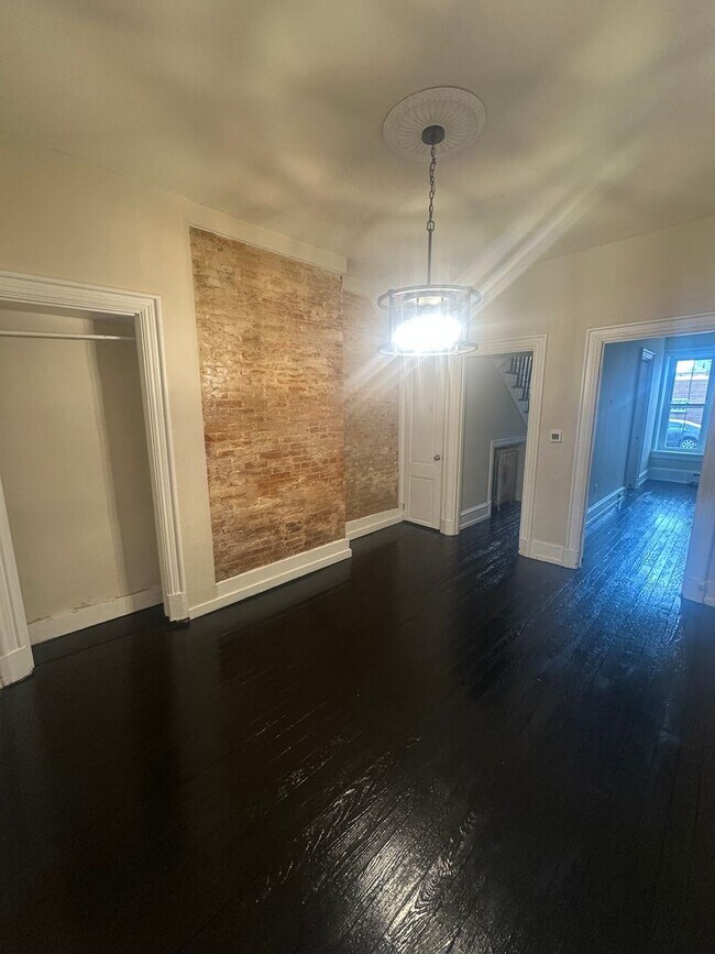 Building Photo - 409 Walnut St