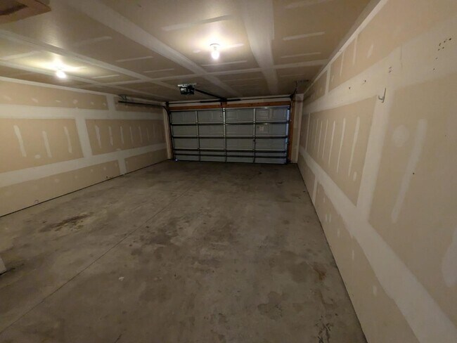 Building Photo - 1332 N Curtis Ct