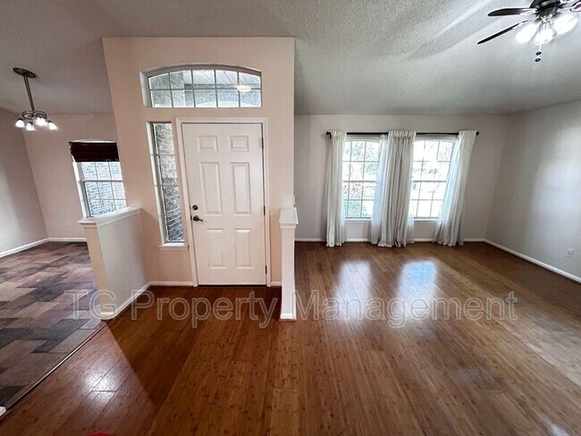 Building Photo - 1449 Blue Heron Ln N