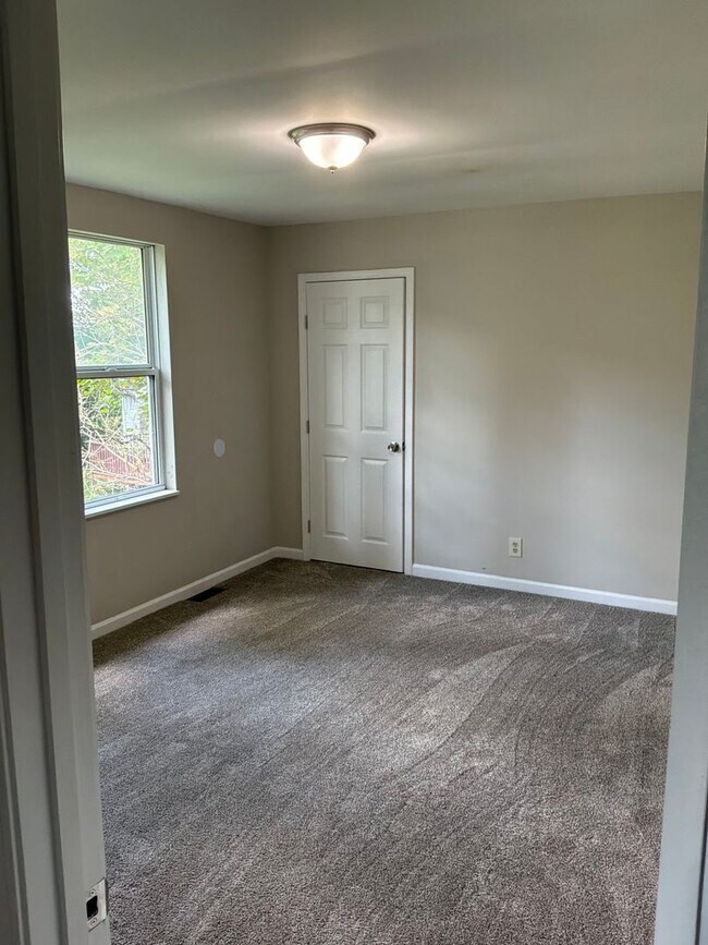 Building Photo - 2853 Meadowlark Ave