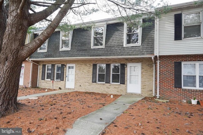 Building Photo - 738 Hemlock St