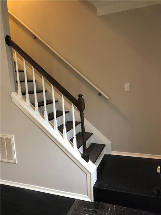 Building Photo - 2 Bed/2.5 Bath townhome - great Doraville ...