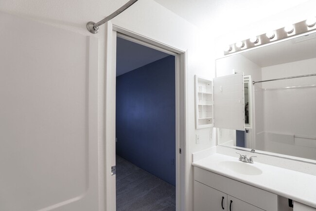 Building Photo - Rarely Available !  Beautiful 3-Bedroom Corner Unit – Pet Friendly & Spacious!