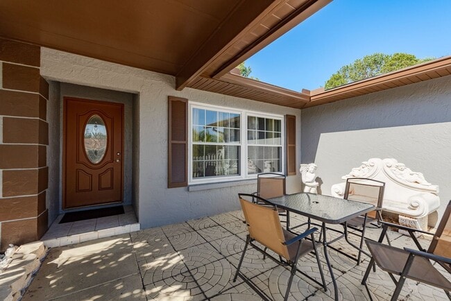 Building Photo - 4/2 Tampa Home