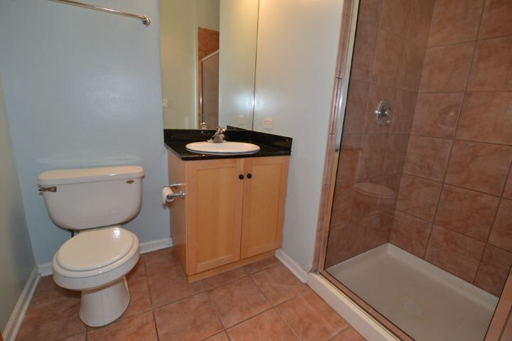 Building Photo - 1736 W North Ave