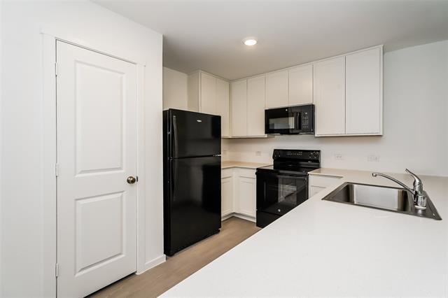 Building Photo - 1121 Tufted Dr
