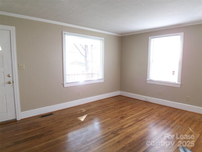 Building Photo - 2421 Pinckney Ave