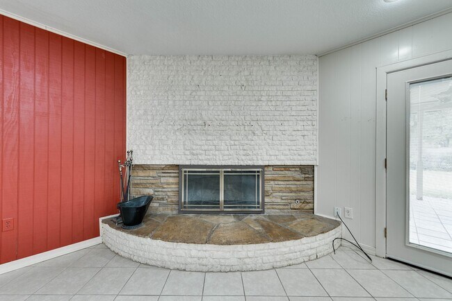 Building Photo - 6209 Glenhaven Dr