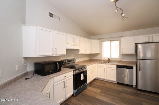 Building Photo - 4526 E Windsong Dr
