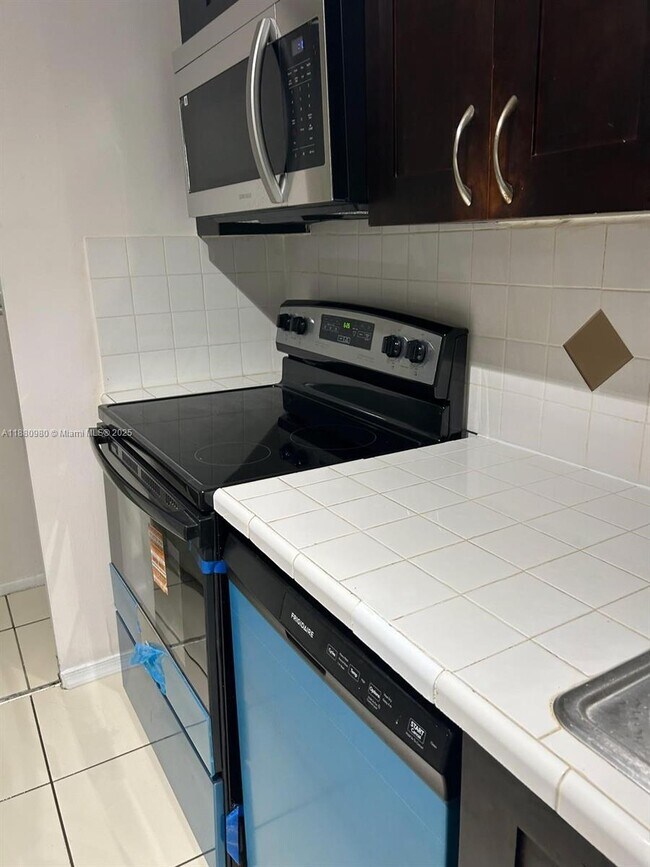 Building Photo - 7901 S Colony Cir
