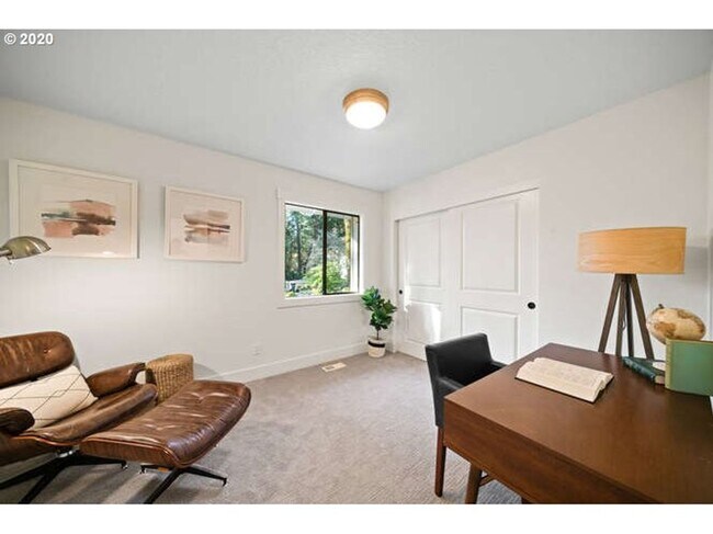 Building Photo - 3bd 2ba in quiet cul de sac Lake Oswego