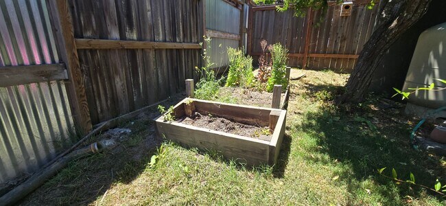 Building Photo - 105 Watertrough Rd