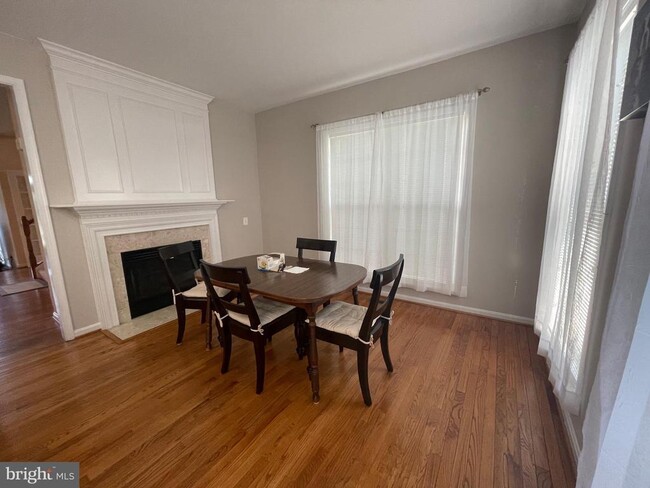 Building Photo - 45792 Shagbark Terrace