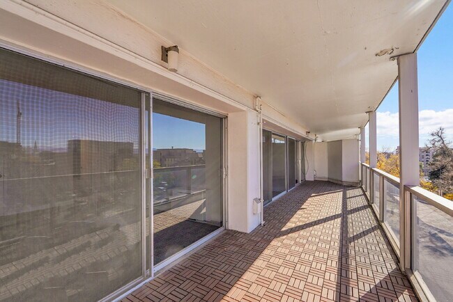 Building Photo - $1,950, 2-bed, 1-bath located in Denver wi...