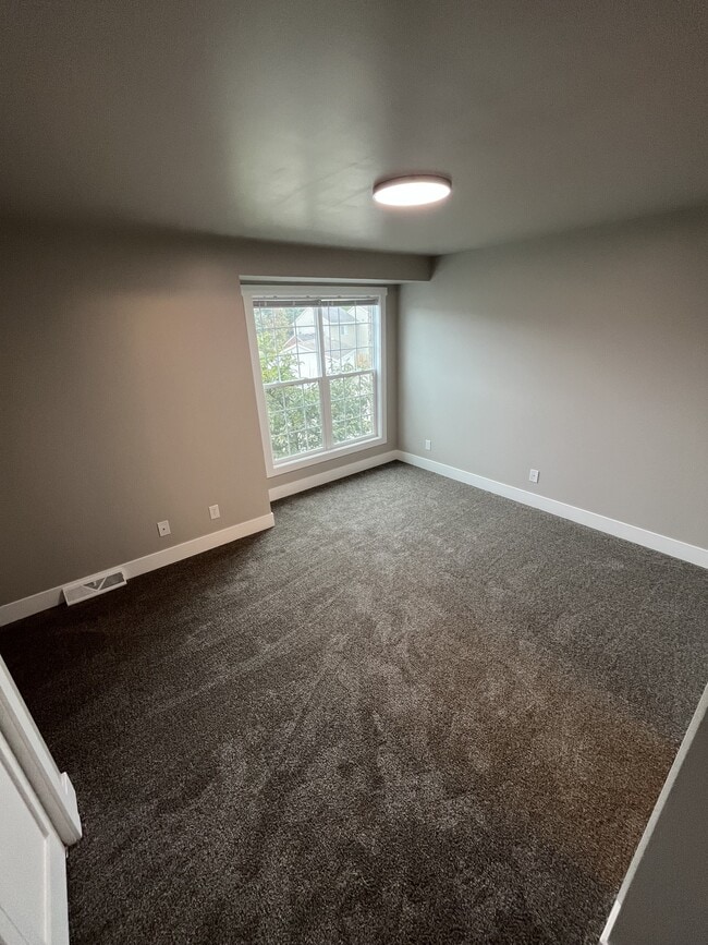 Building Photo - 8002 Green Meadow Ct