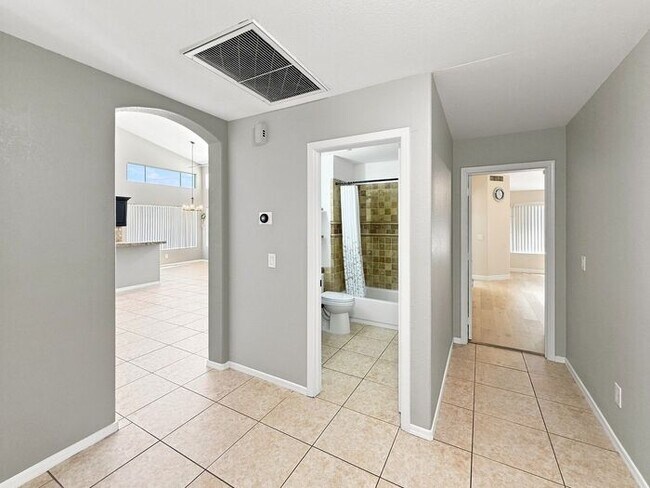 Building Photo - 4 Bedroom Home in the Heart of Ahwatukee for Rent