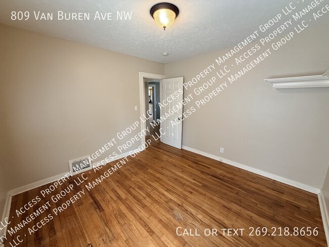 Building Photo - 809 Van Buren Ave NW
