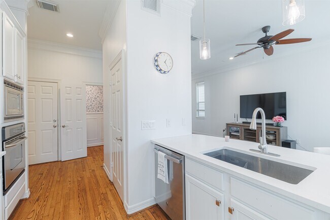 Building Photo - 3325 New Garden View Ln