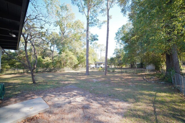 Building Photo - 231 Gaile Ave
